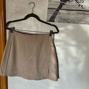 H&M tan skort